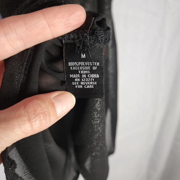 🌈 2/$10- Cute Riley & James Shimmery Tank Top - Picture 5 of 6